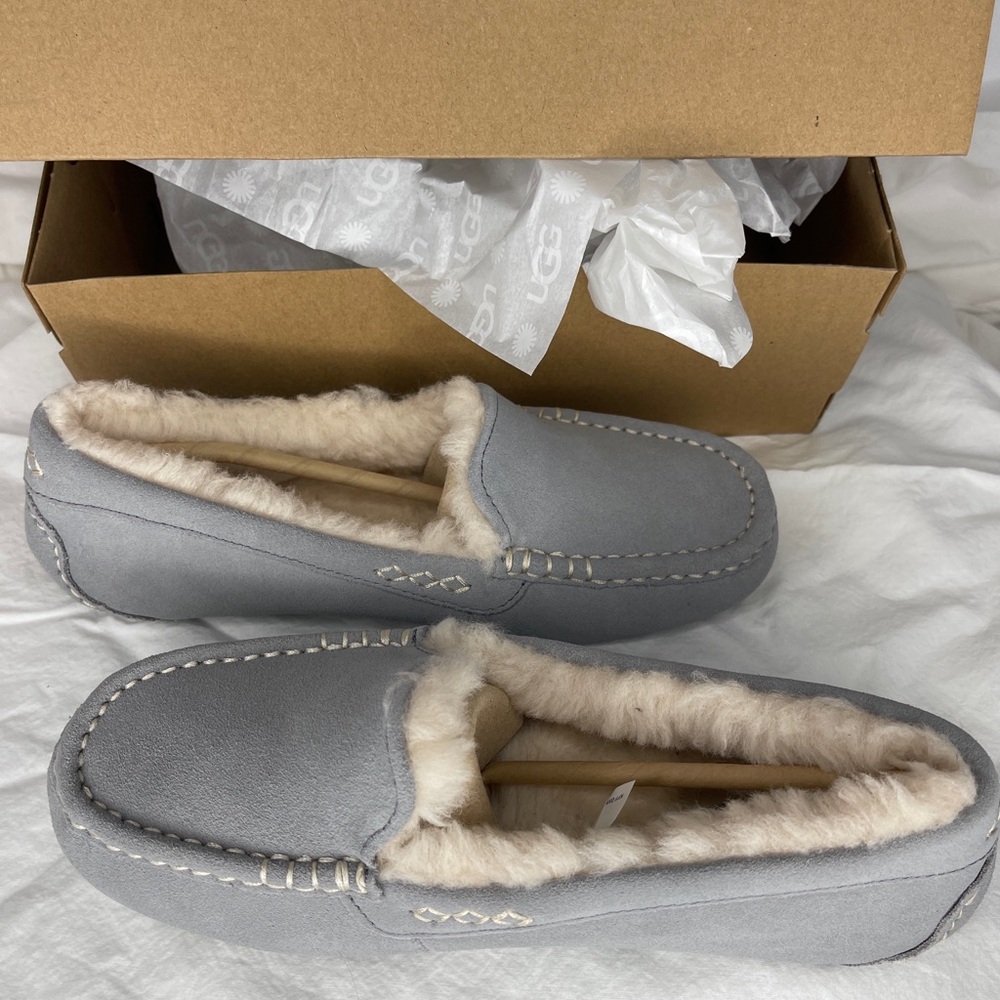 UGG Women’s Ansley slipper size 8 grey